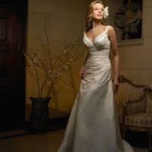Casablanca Bridal Wedding Gown